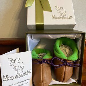 Moose leather and fleece baby shoes